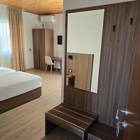 Hotel Aleks Shkodër Екстериор снимка