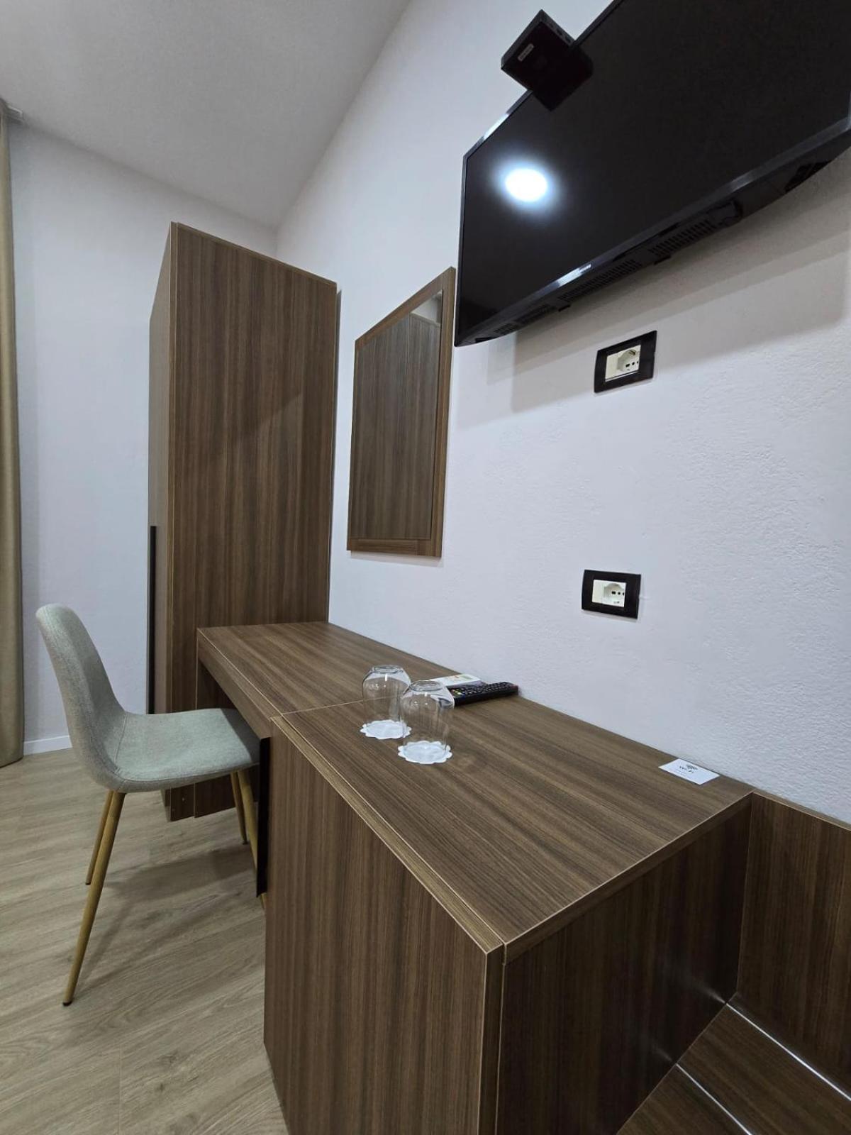 Hotel Aleks Shkodër Екстериор снимка